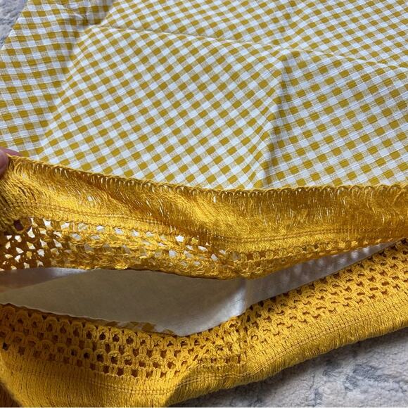 NOS Styled by Lisa 60” Round Vinyl Tablecloth Harvest Gold & White Check 1970s - Picture 5 of 8